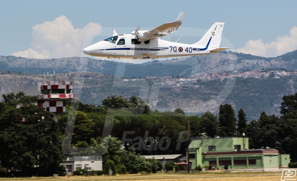 AEROPORTO COMANI,70° STORMO, SCUOLA ADDESTRAMENTO PILOTI AEREO 201° GRUPPO VOLO,LATINA SCALO,AEREI MILITARI , T-2006 A, AERONAUTICA .