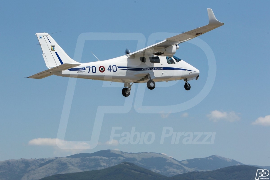 AEROPORTO COMANI,70° STORMO, SCUOLA ADDESTRAMENTO PILOTI AEREO 201° GRUPPO VOLO,LATINA SCALO,AEREI MILITARI , T-2006 A, AERONAUTICA .